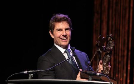 Tom Cruise sparked dating rumors with Shakira.